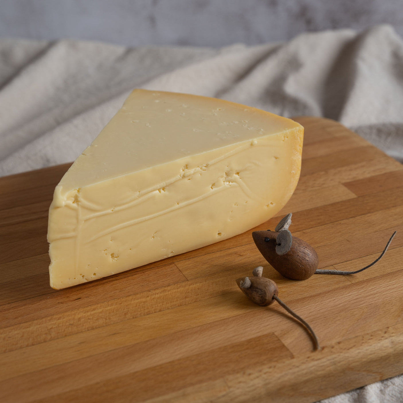 Lobbs Farm Shop Deli - Semi-Mature Cornish Gouda - Made in Cornwall